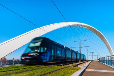 T Bassin Vauban Citadelle köprüden harekette tramvay