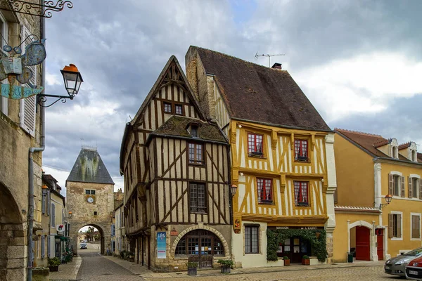 Editorial: 8 de marzo de 2018: Noyers, Francia. Vista a la calle, soleado da — Foto de Stock