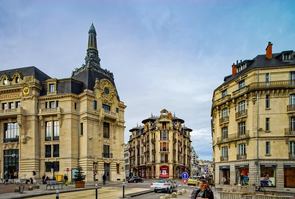 Editorial: 9 de marzo de 2018: Dijon, Francia. Vista a la calle, día soleado — Foto de Stock