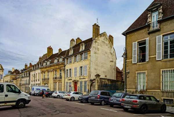 Editorial: 9 de marzo de 2018: Dijon, Francia. Vista a la calle, día soleado — Foto de Stock