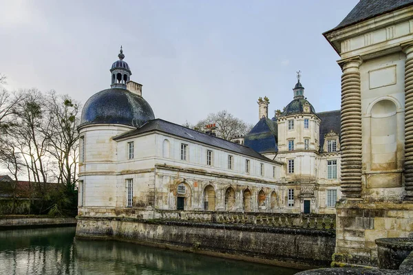 Vue du majestueux château français de Tanlay, Bourgogne, France — Photo