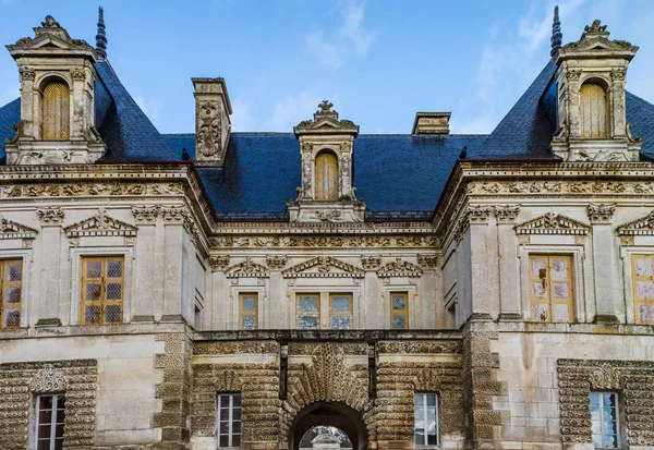 Udsigt over majestætisk fransk slot i Tanlay, Bourgogne, Frankrig - Stock-foto