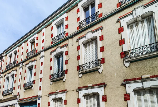 Geleneksel tarzı binalar, Fr tasarrufu ile pencere yenileme — Stok fotoğraf