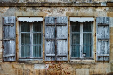 Eski ahşap pencere kepenkleri antik freench City ile