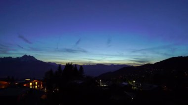 Yüksek dağlar, Alpler, dramatik ışığı İsviçre, timelapse gün batımı görünümü