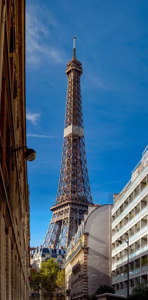 Torre Eiffel em Paris, dia ensolarado, panorama. Ponto de referência — Fotografia de Stock