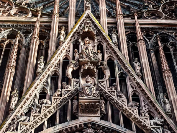 Detaljer om Strasbourgs katedral. Arkitektur- och skulpturkonst — Stockfoto