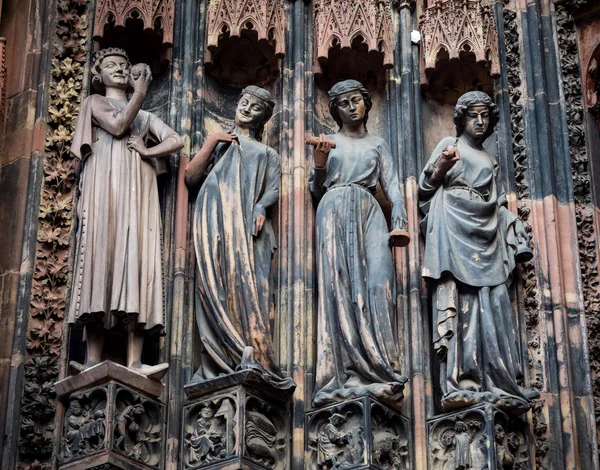 Details of the Strasbourg Cathedral. Architectural and sculptura — Stock Photo, Image