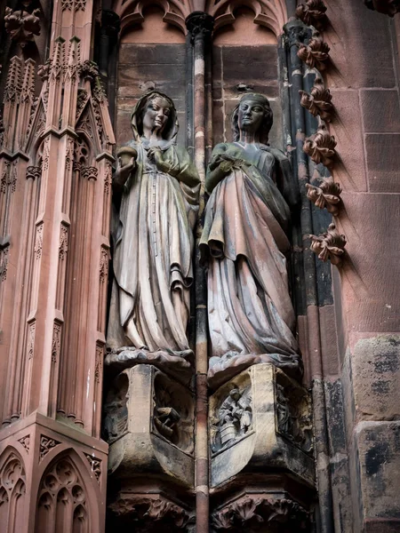 Details of the Strasbourg Cathedral. Architectural and sculptura — Stock Photo, Image