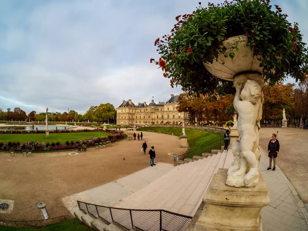 Hoofdartikel: 25 oktober 2019: Parijs, Frankrijk. Luxemburg tuin i — Stockfoto
