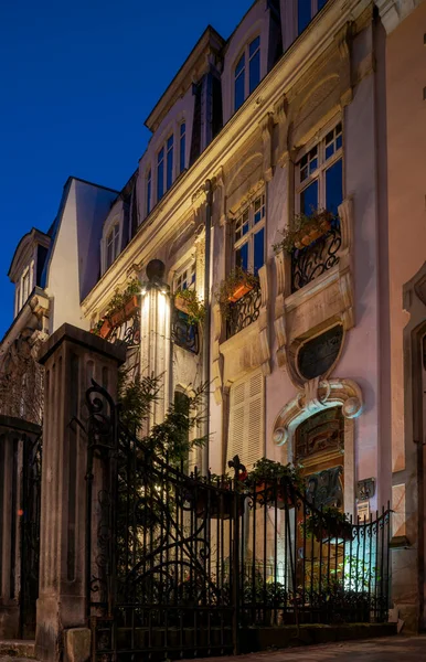 A chic Art Nouveau house with a beautiful wrought-iron grille an — 스톡 사진