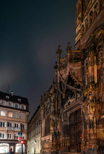The side facade of the Cathedral in Strasbourg, richly decorated — Stock Photo, Image