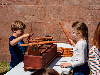 Lichtenberg, Fransa - 1 Mayıs 2019: Kostümlü Ortaçağ Festivali