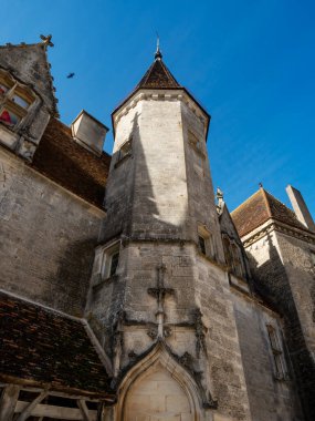 Büyüleyici ortaçağ şatosu Chateauneuf, antik zamanlardan mükemmel bir şekilde korunmuş. Fransa