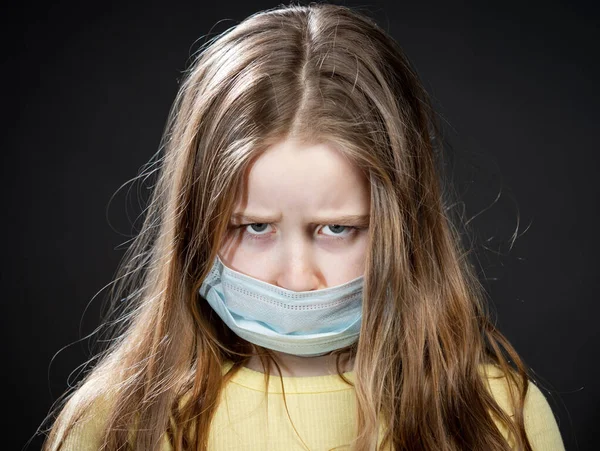 Fille Dans Masque Protection Médicale Une Épidémie Coronavirus Image Conceptuelle — Photo