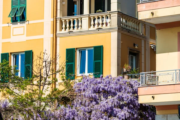 Paisaje Urbano Italiano Brillante Colorido Calles Soleadas Casas Coloridas Cálido —  Fotos de Stock