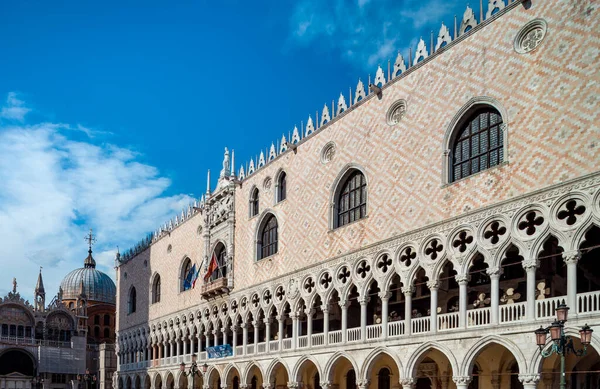 Plaza San Marcos Venecia Alto Campanario Día Soleado Italia —  Fotos de Stock