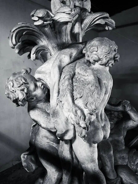 Sculptures Sur Des Thèmes Religieux Habilement Sculptées Dans Pierre Nombreuses — Photo