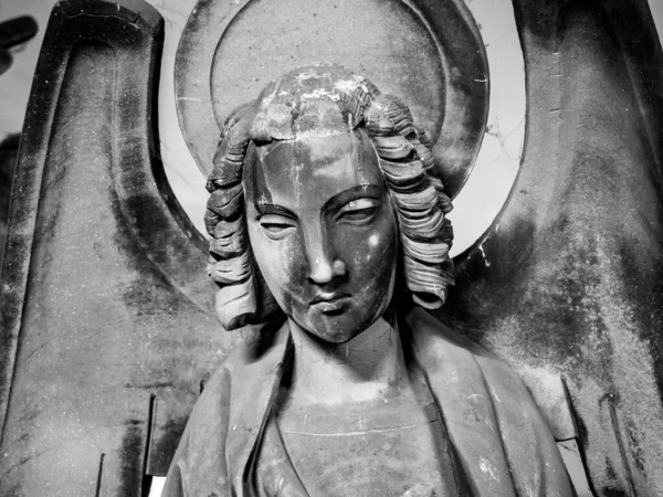 何年も前に石から芸術的に彫刻宗教的なテーマに彫刻 フランス — ストック写真