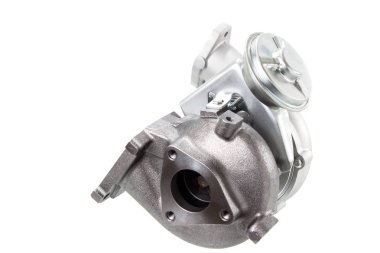 yeni Turbo araba motoru göl kenarında hafif bir arka plan üzerinde