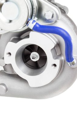 yeni Turbo araba motoru göl kenarında hafif bir arka plan üzerinde