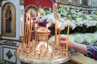  Moskova, Rusya - 27 Nisan 2019: Paskalya kutlamaları vesilesiyle kilisede bir tören düzenlemek.