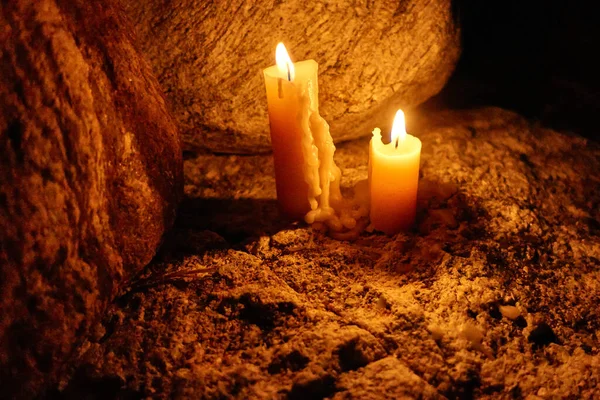 Two Lighted Candles Stand Rocks Dusk Night — Stock Photo, Image
