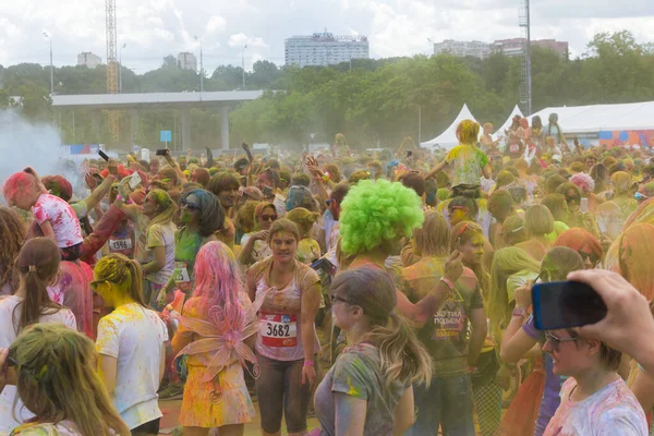 Moscou Rússia Junho 2019 Corrida Colorida Perto Complexo Esportivo Luzhniki — Fotografia de Stock