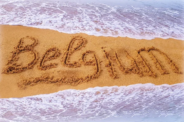 Gris Humide Vague Mer Échoué Sur Plage Matin Été Inscription — Photo