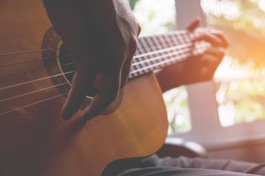akustik gitar gitarist oynama. 
