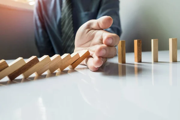 işadamı el dur Domino