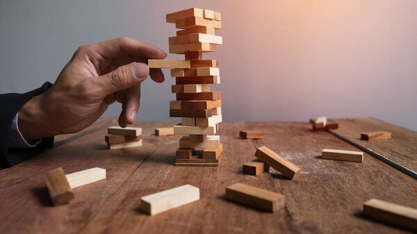 Planning, risk and strategy in business