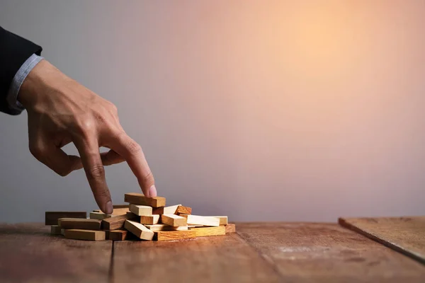 Hand vergelijken bedrijfspersoon — Stockfoto