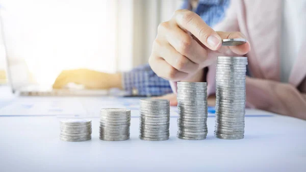 Sikke yığını para para büyüme kavramı, sa için koymak iş kadınları
