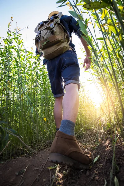 Young Man Traveler with backpack relaxing outdoor with rocky mou — Stock Photo, Image