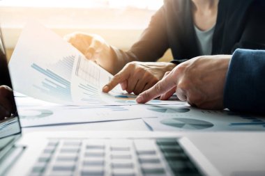 Takım iş süreci. genç iş yöneticileri ekip ile yeni çalışma