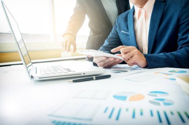 Finansal rakamları progre ifade eden analiz iş Danışmanı