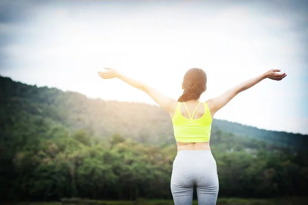 Relaxed woman breathing fresh air raising arms. — Stock Photo, Image