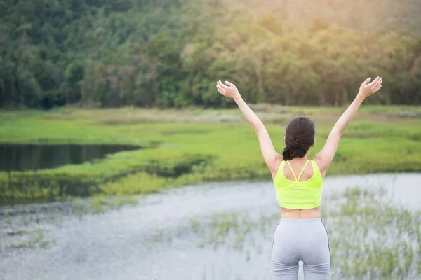 Relaxed woman breathing fresh air raising arms. — Stock Photo, Image