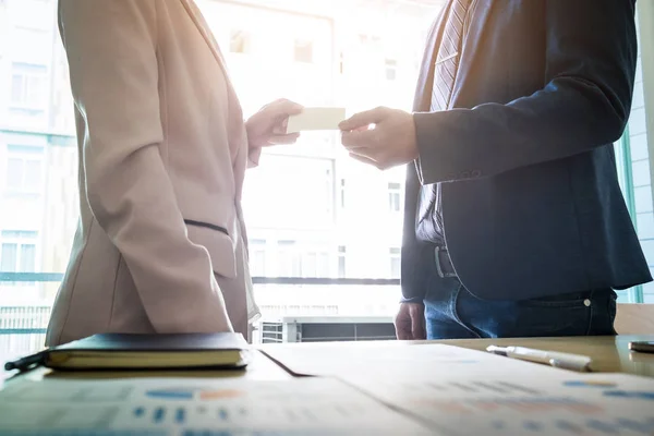 Portre portre, iki başarılı iş yürütme değişimi