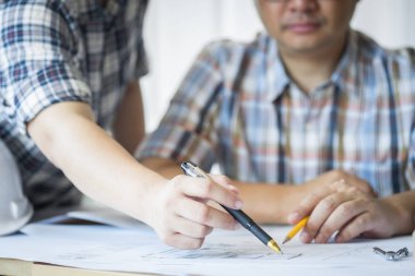 Mimarlar kişilik grup inşaatı site kontrol yapmak