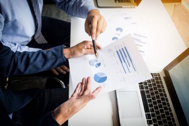 Takım iş süreci. genç iş yöneticileri ekip ile yeni çalışma