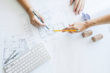 Mimarlar kişilik grup inşaatı site kontrol yapmak