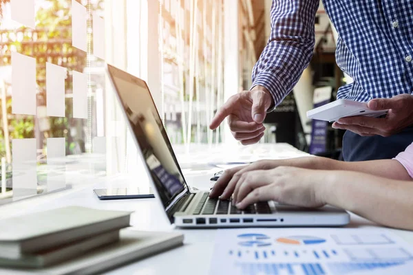 Arbeitsprozess im Team — Stockfoto