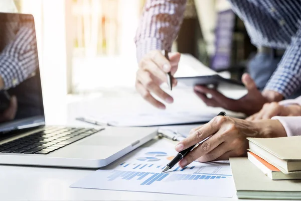  Yeni başlamak ile çalışan yöneticileri ekip