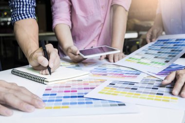 Modern ofis masaları, birlikte çalışma tasarımcılar