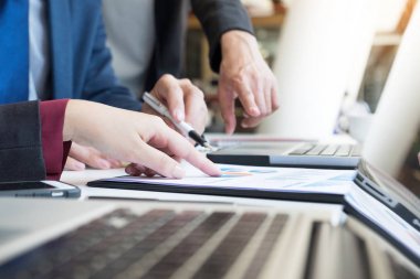 Takım iş süreci. genç iş yöneticileri ekip ile yeni çalışma