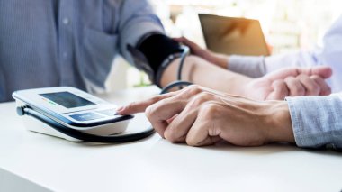 Sağlık, hastane ve tıp kavramı - doktor ve hasta m