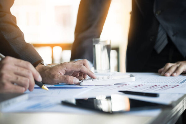 Администратор бизнесмен финансовый инспектор и секретарь Мак
