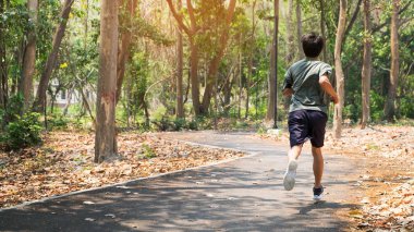 erkek koşucu için maraton eğitim